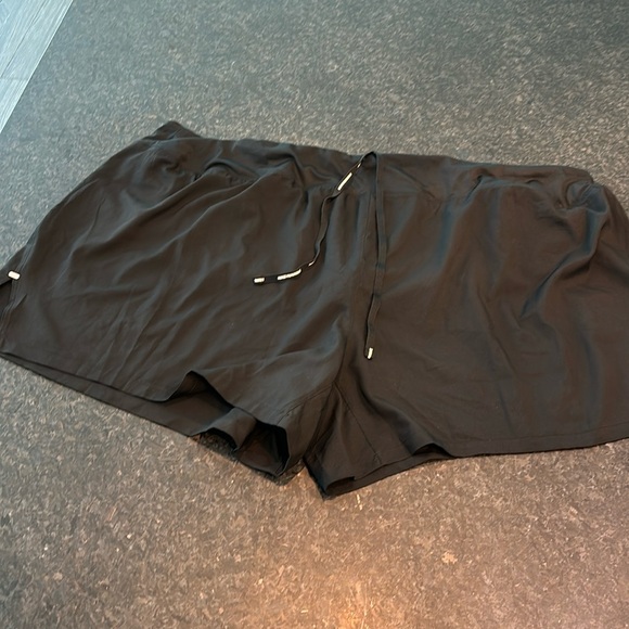 LADIES NIKE SHORTS - Picture 1 of 5